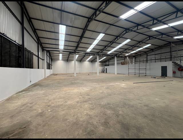 1,214M² WAREHOUSE TO LET IN COSMO BUSINESS PARK